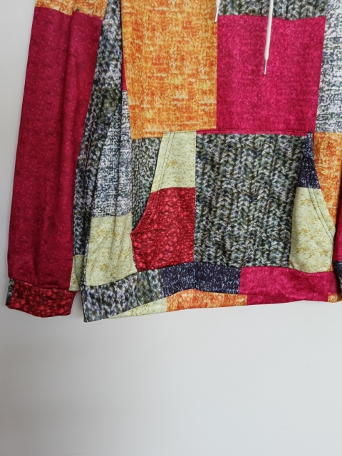 Bluza z kapturem w kolorowy patchwork – rozmiar M