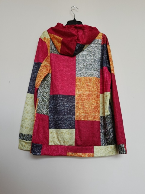 Bluza z kapturem w kolorowy patchwork – rozmiar M