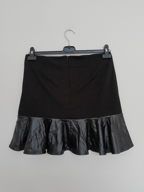 Nowa spódnica damska Top Secret czarna z falbaną eco skóra mini 40