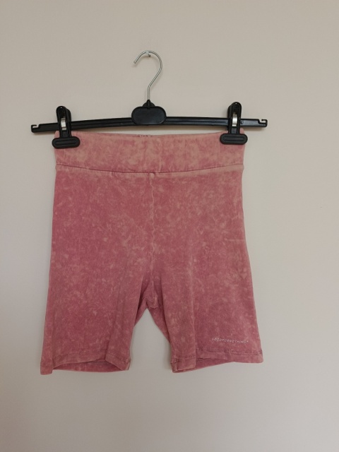 Różowe krótkie legginsy acid wash – GOODFORNOTHING, elastyczne, wygodne