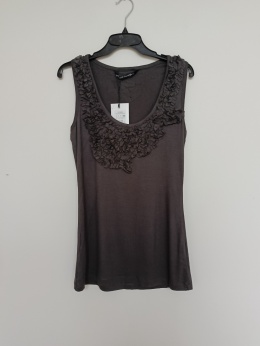 TOP SECRET – Brązowy top z falbankami pod szyją • r. 42