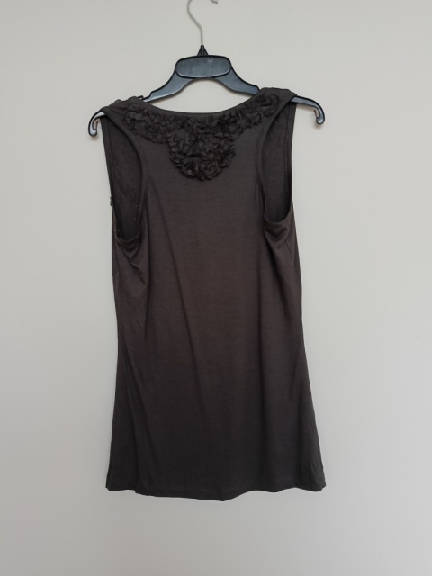 TOP SECRET – Brązowy top z falbankami pod szyją • r. 42