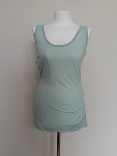 TOP SECRET – Miętowy top z kieszonką M • 100% modal