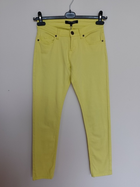 Żółte spodnie Top Secret r. 36 – bawełniane, elastyczne, wada (plamy)