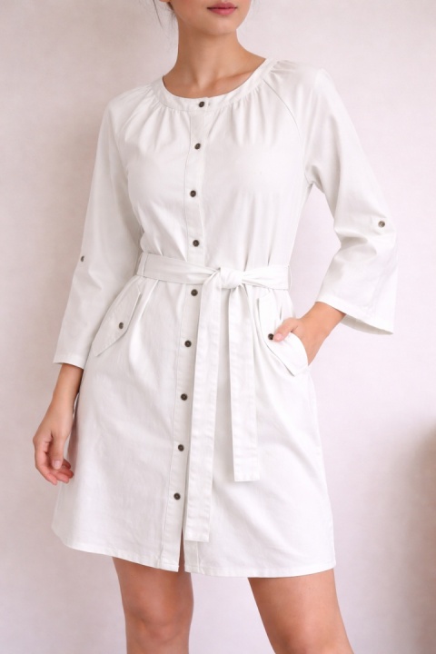 Biała sukienka koszulowa z paskiem • Rozmiar M • Wada – drobne plamy