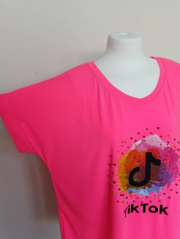 Bluzka damska TikTok neonowy róż z perełkami – T-shirt oversize