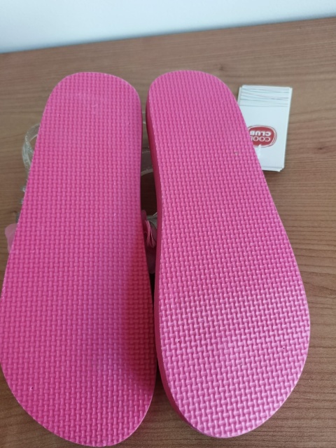 Dziewczęce różowe sandały Cool Club – r. 35