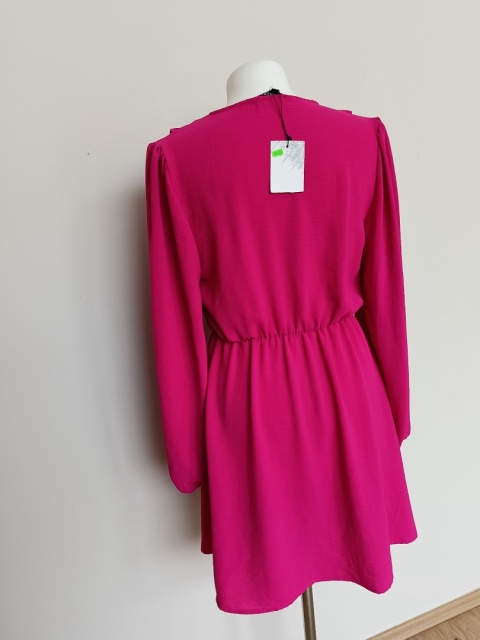 Tył sukienki TOP SECRET kolor fuksja