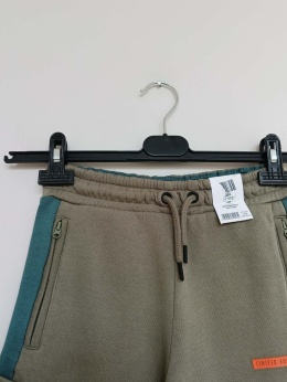 Krótkie spodenki cargo George khaki 8-9 lat