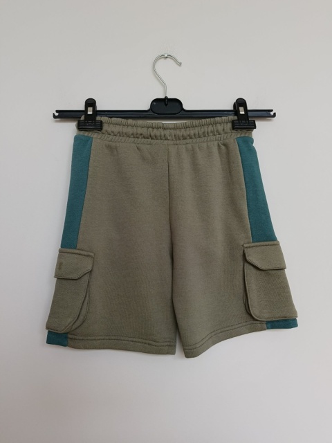 Krótkie spodenki cargo George khaki 8-9 lat