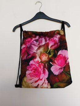 Plecak worek w kwiaty – różowe róże, lekki plecak sportowy / miejski