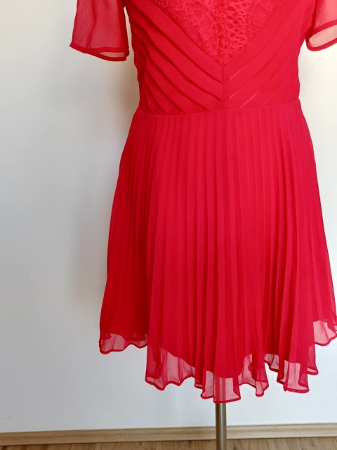 Czerwona sukienka damska plisowana koronkowy dekolt ASOS r.38