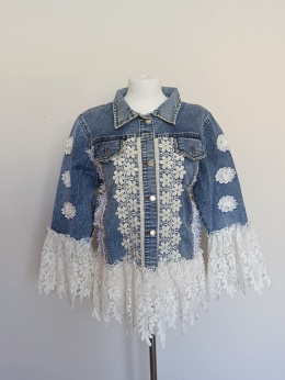 Kurtka jeansowa damska Handmade by Siya z koronką boho – hafty, koronka, frędzle, bawełna, biust 110 cm