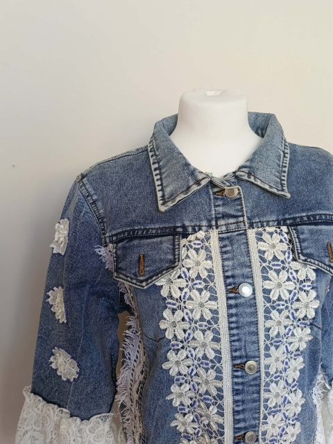 Kurtka jeansowa damska Handmade by Siya z koronką boho – hafty, koronka, frędzle, bawełna, biust 110 cm