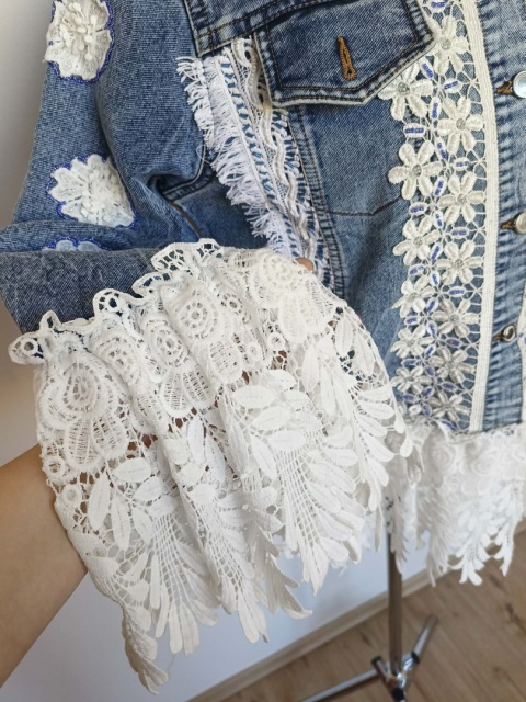 Kurtka jeansowa damska Handmade by Siya z koronką boho – hafty, koronka, frędzle, bawełna, biust 110 cm