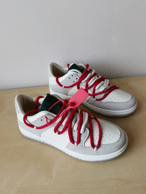 Sneakersy damskie biało-szare z czerwonymi sznurówkami r. 38 wkładka 24,5 cm nowe