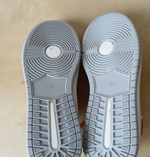 Sneakersy damskie biało-szare z czerwonymi sznurówkami r. 38 wkładka 24,5 cm nowe