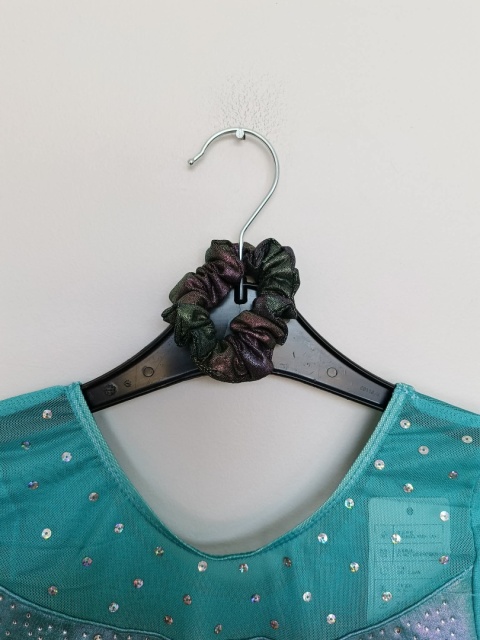 Strój gimnastyczny / baletowy 2-częściowy dziewczęcy – body + spodenki – holograficzny – rozmiar 14A