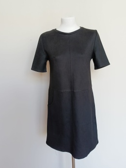 Sukienka Zara czarna minimalistyczna kieszenie midi S – cream