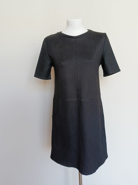 Sukienka Zara czarna minimalistyczna kieszenie midi S – cream