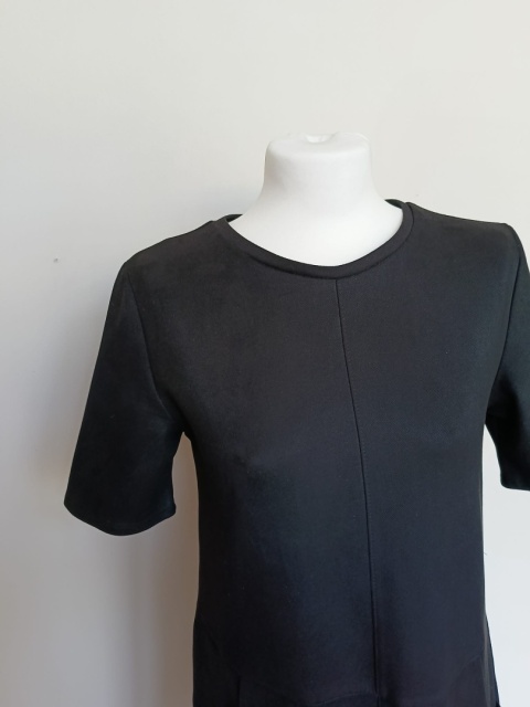 Sukienka Zara czarna minimalistyczna kieszenie midi S – cream