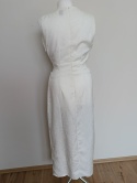 Sukienka damska ecru z wycięciami po bokach – elegancka midi klamra M