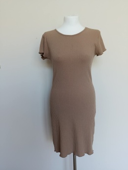 Sukienka prążkowana dopasowana karmelowa midi M NLY Trend