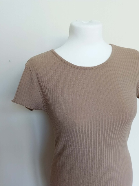 Sukienka prążkowana dopasowana karmelowa midi M NLY Trend