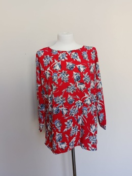 bluzka damska Brandtex Copenhagen czerwona w kwiaty – 100% wiskoza, rozmiar 40