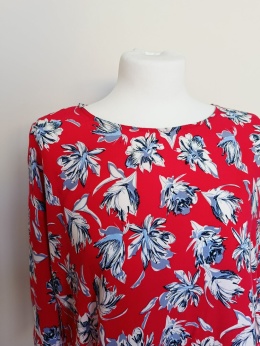 bluzka damska Brandtex Copenhagen czerwona w kwiaty – 100% wiskoza, rozmiar 40