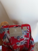 bluzka damska Brandtex Copenhagen czerwona w kwiaty – 100% wiskoza, rozmiar 40