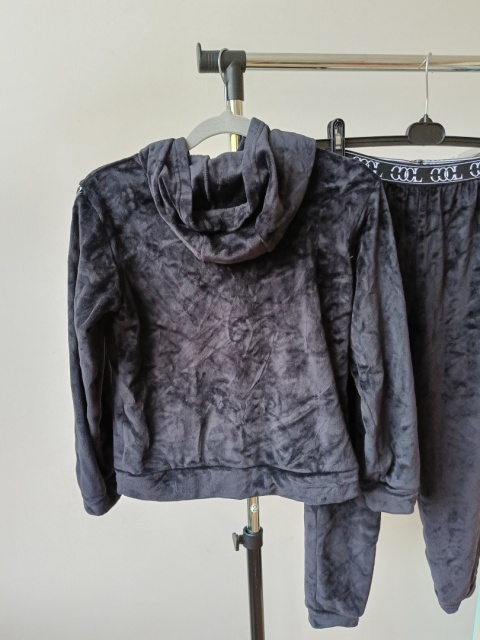 Dres dziewczęcy welurowy komplet bluza + spodnie 10 lat czarny