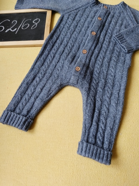 Kombinezon niemowlęcy George 62/68 swetrowy