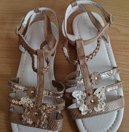 Primark – Sandały dziewczęce brązowe z kwiatkami, rozmiar 33/34