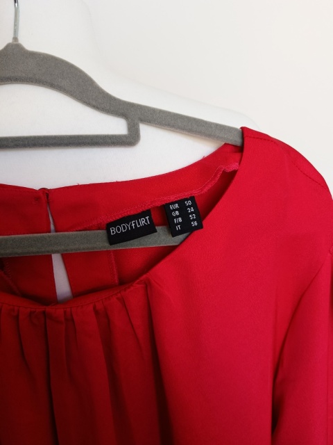 Czerwona sukienka BODYFLIRT 50 oversize elegancka wiązana