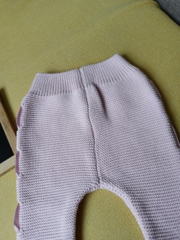 Spodnie niemowlęce 68 różowe dzianinowe kokardki