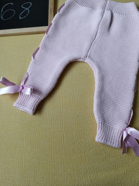 Spodnie niemowlęce 68 różowe dzianinowe kokardki