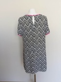 Sukienka Atmosphere czarno-biała wzór geometryczny neonowe wykończenie r. 42