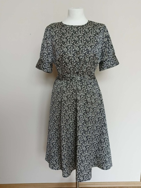 Sukienka H&M w kwiaty czarno-biała midi rozkloszowana r. 42