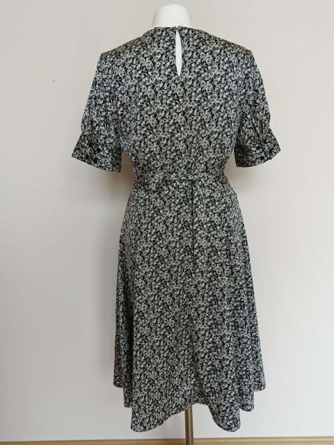 Sukienka H&M w kwiaty czarno-biała midi rozkloszowana r. 42