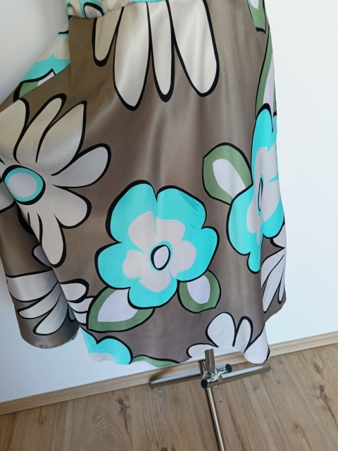 Sukienka Iwa Collection 42 kwiaty midi kopertowy dekolt elegancka