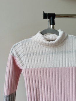 Sukienka prążkowana golf dziewczynka 7 lat różowa szara