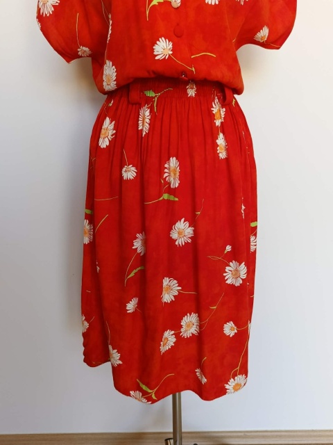 Sukienka vintage Scarlett XL czerwona w stokrotki midi gumka w pasie