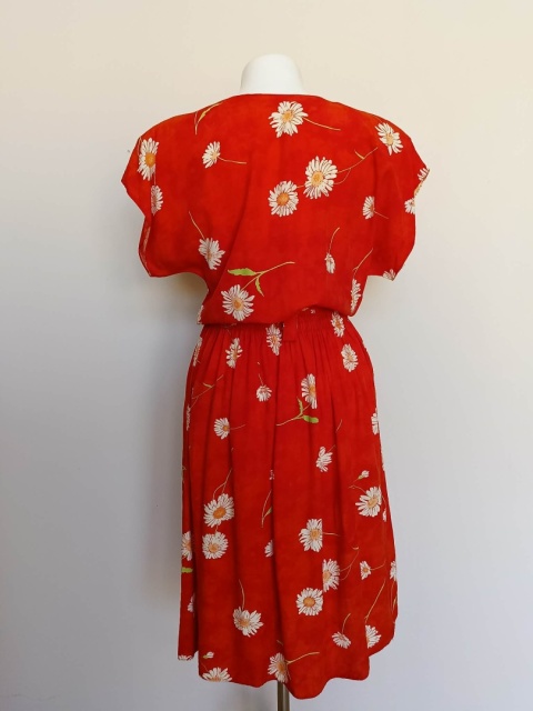 Sukienka vintage Scarlett XL czerwona w stokrotki midi gumka w pasie