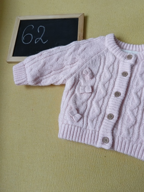 Sweterek niemowlęcy Nutmeg 62 różowy ocieplany kokardki