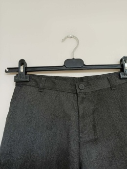 Szare spodenki cargo chłopięce GEORGE 10–11 lat 140–146 cm – eleganckie krótkie spodenki z kieszeniami