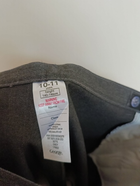 Szare spodenki cargo chłopięce GEORGE 10–11 lat 140–146 cm – eleganckie krótkie spodenki z kieszeniami