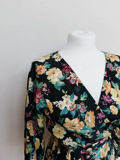 V by Very – kwiecista bluzka kopertowa rozmiar M